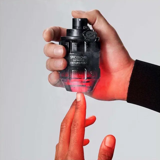 Viktor & Rolf Spicebomb Infrared Eau De Toilette - Image 2
